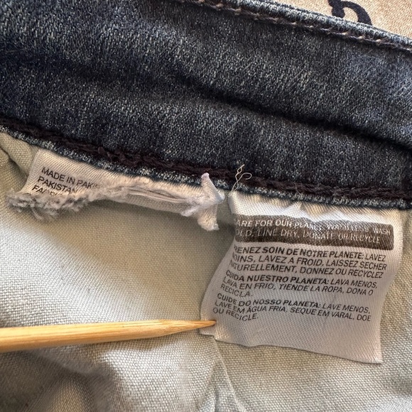 LEVI’S WOMAN CAPRI JEANS DENIM BLUE SZ 10 - Picture 8 of 16